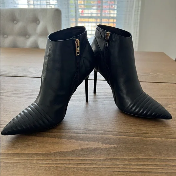 *SOLD* Burberry heel boots size 38 1/2 - Picture 2 of 5